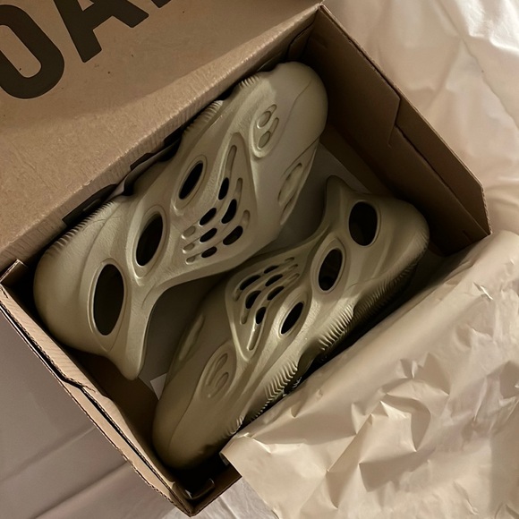 Authentic Yeezy foams STONE SALT - Picture 1 of 3